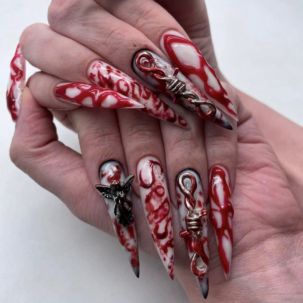 Kunstvolle Nagelverlängerungen mit kreativen Augen-Design Brehn