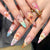 Kunstvolle Nagelset mit floralen Akzenten Brehn