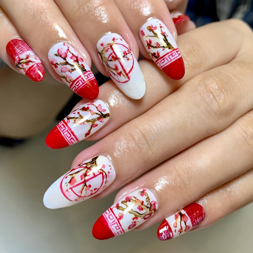 Kunstnägel mit floralen Akzenten Brehn