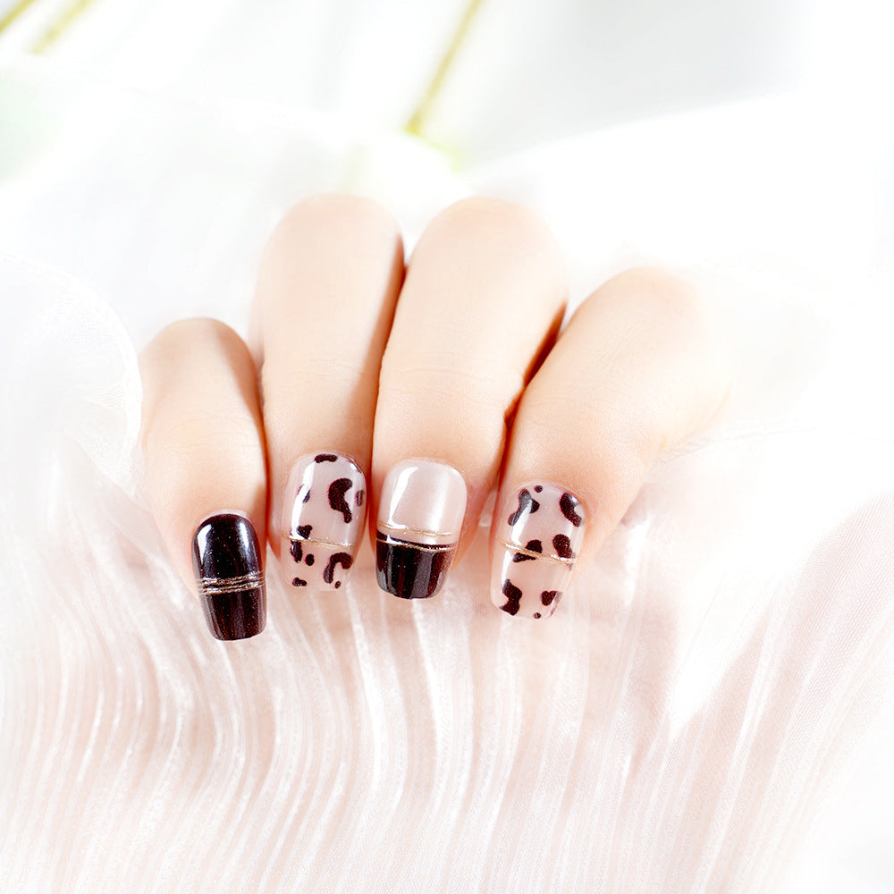 Künstlerisches Press-On Nagelkunst Set Brehn