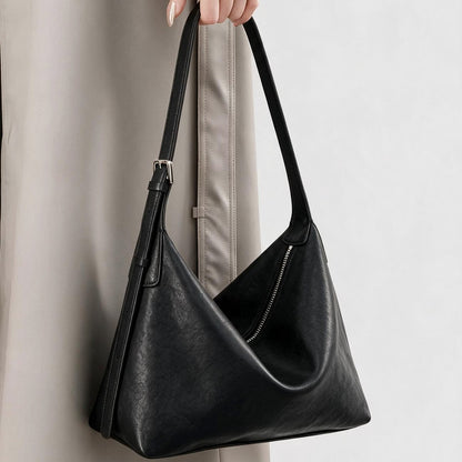 Weiche Slouch Hobo Schultertasche mit verstellbarem Schnallenriemen und diagonaler Reißverschlusstasche