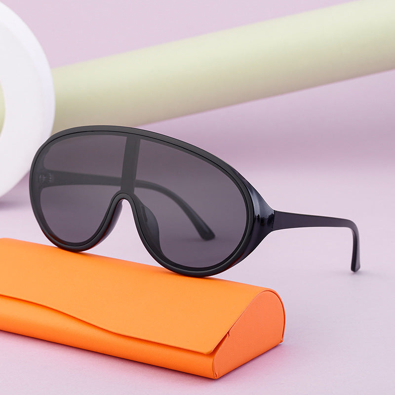 Damen modische Sonnenbrille im futuristischen Stil Brehn