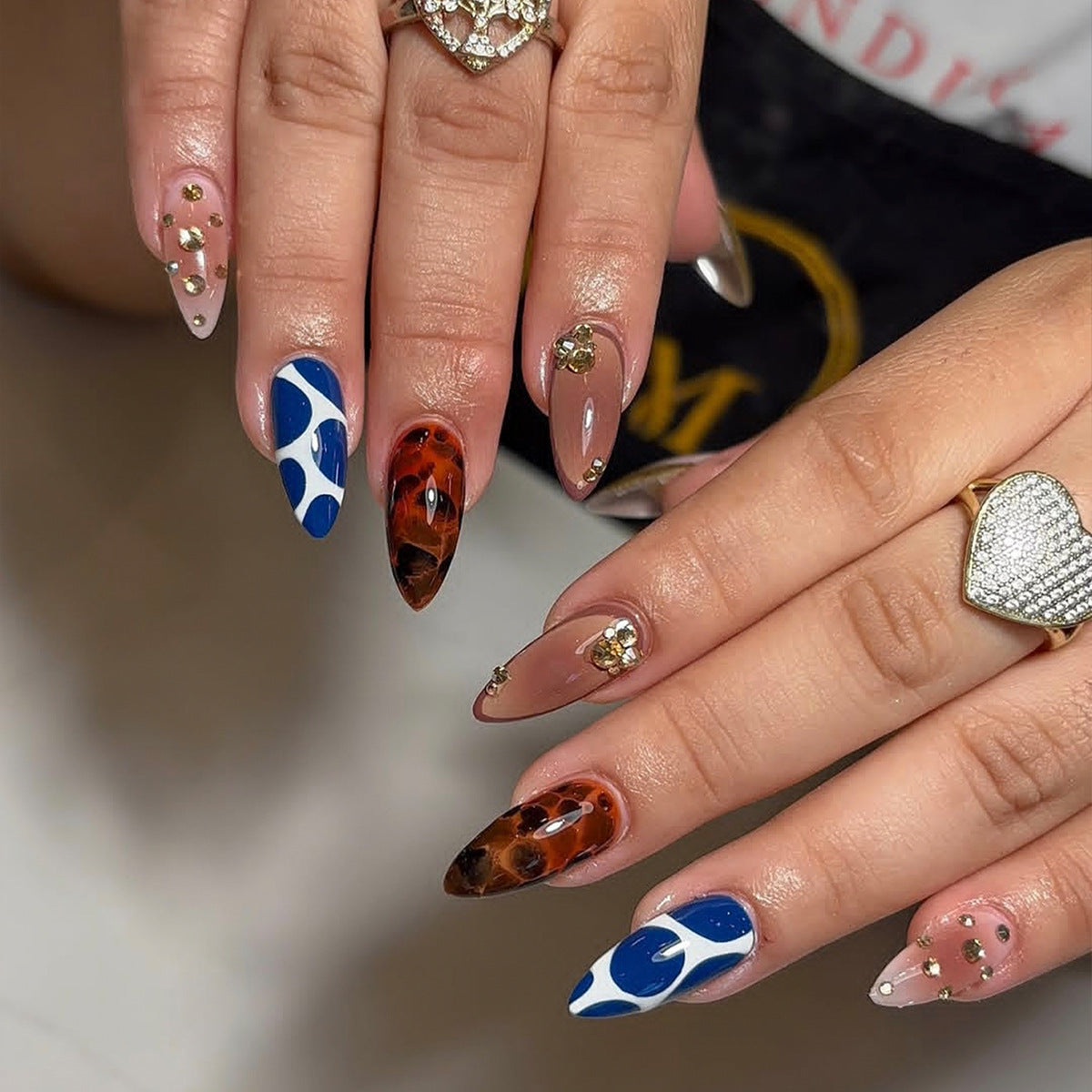 Künstliche Stiletto Fingernägel mit Extravagantem Design Brehn