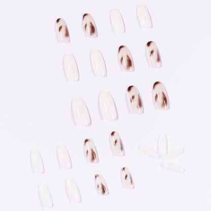 Kunstvolle Gel-Nägel mit elegantem Ombre-Effekt Brehn
