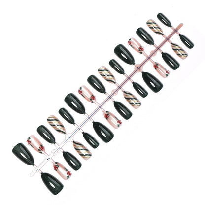 Kunstnagelset mit floralen Akzenten und eleganter Hochglanzoberfläche Brehn