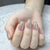 Glänzendes neutrales Press-On-Nagelset Brehn