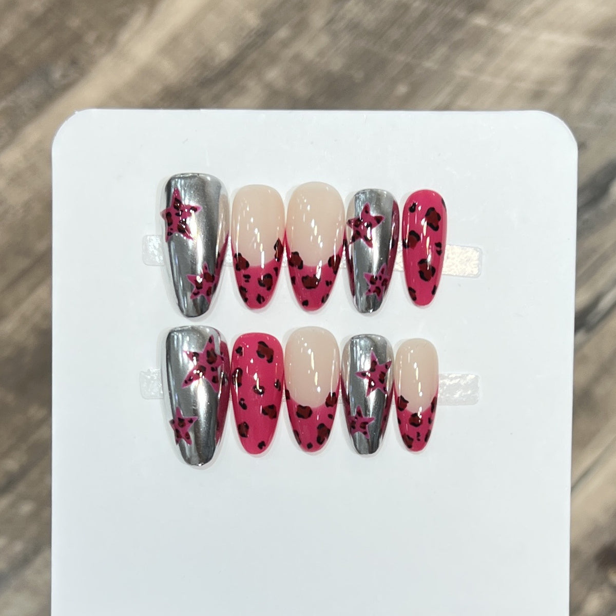 Dekorativer Floral Stiletto Press-On Nail Set Brehn