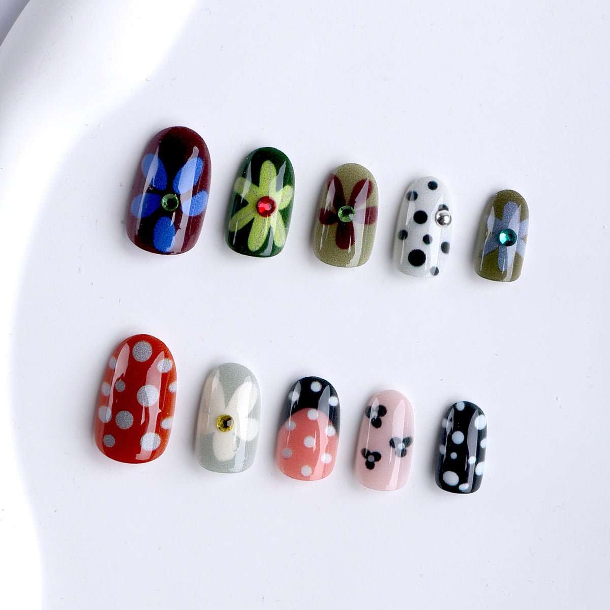 Kunstvolle Nagelkunst mit Floralen Designs Brehn