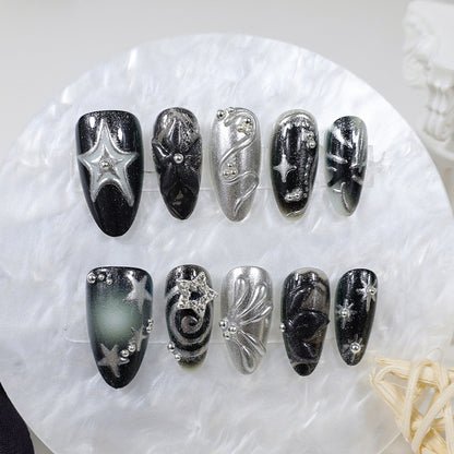 Kunstnägel mit stilvollen metallic Verzierungen Brehn