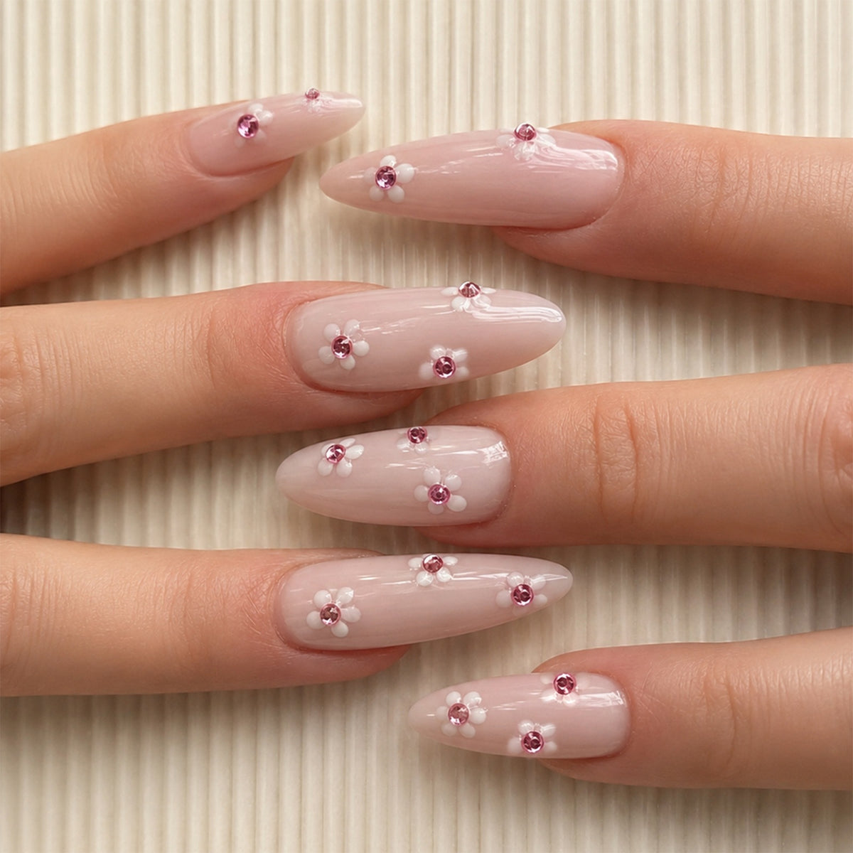 Kunstnagelset mit floralen 3D-Details Brehn