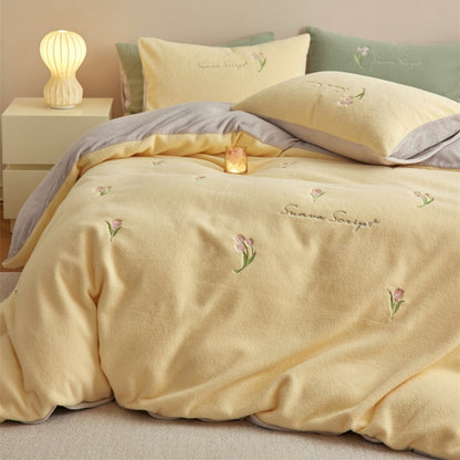 Bettwäschegarnitur aus weichem Microfleece mit gestickten Tulpen und Wendefunktion