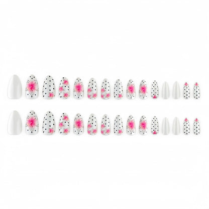 Kunstnagelset mit floralen Akzenten und Polka-Dots Brehn