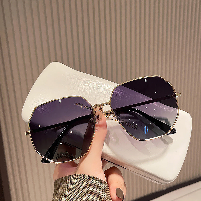 Damen modische geometrische Sonnenbrille mit schützendem UV-Filter und stylischem Rahmen Brehn