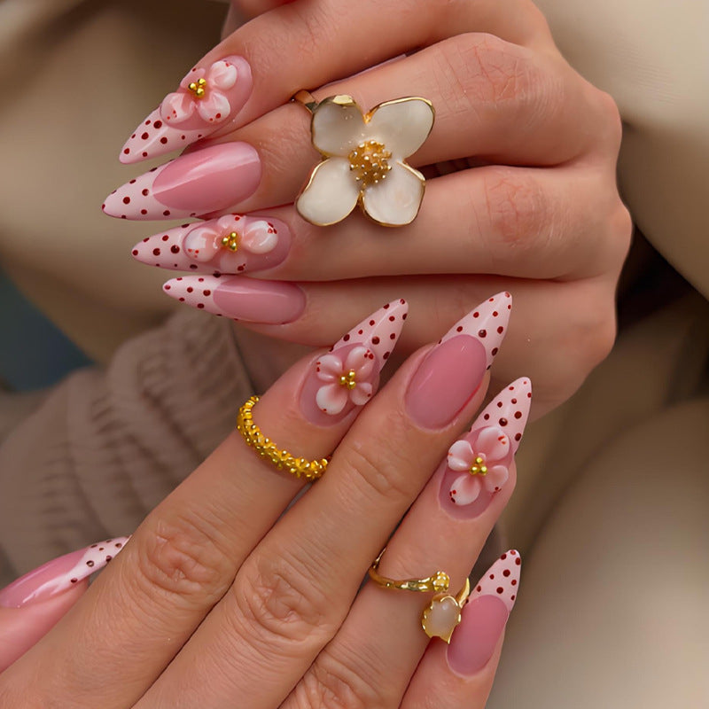 Kunstnagelset mit romantischen Blumen- und Punktemotiven Brehn