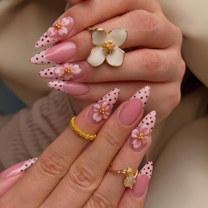 Kunstnagelset mit romantischen Blumen- und Punktemotiven Brehn