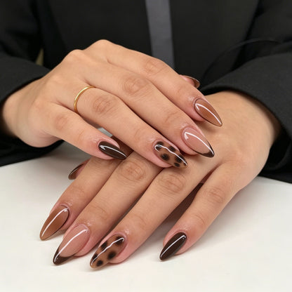 Luxuriöse mandelförmige Nagelverstärkungen Brehn
