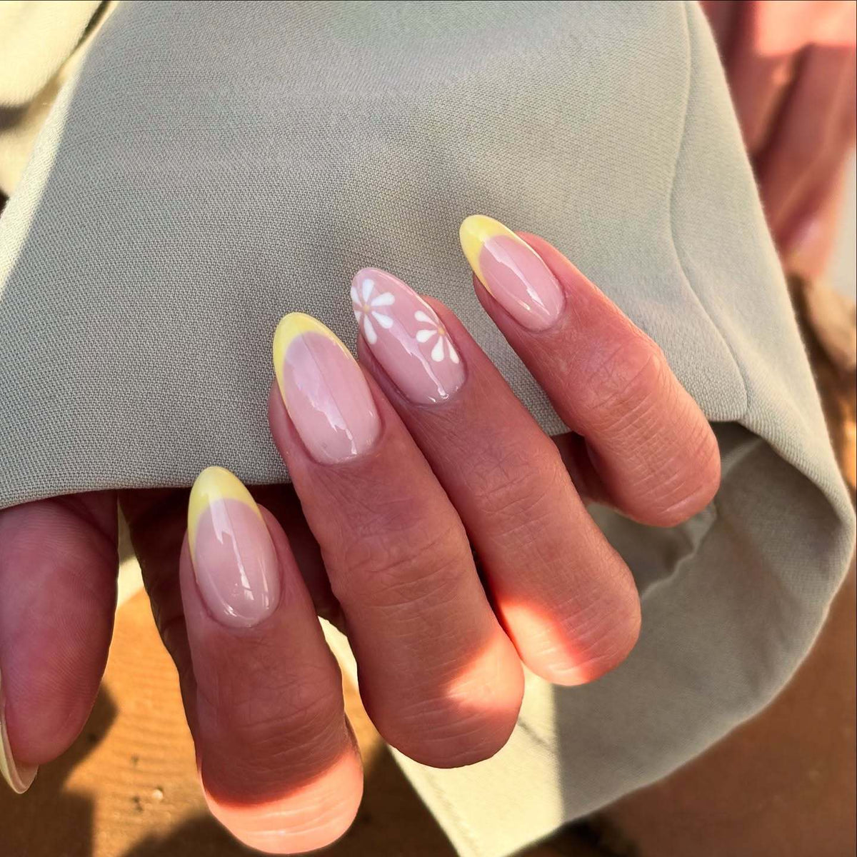 Elegante florale Nagelkunst