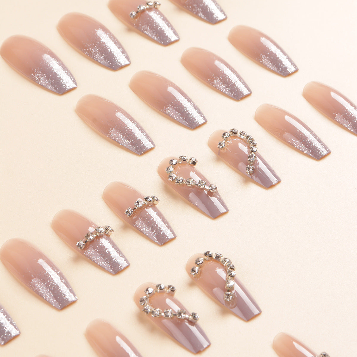 Herzförmige Strass Press-On Nagelkunst Brehn