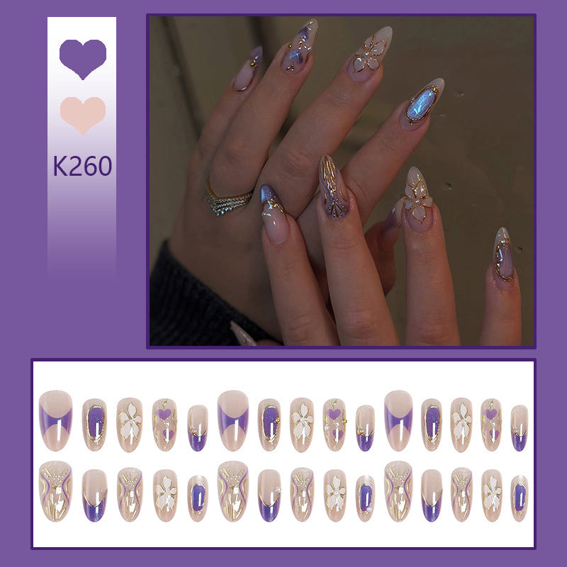 Kunstnagelset mit eleganten Blüten- und Glitzerdetails Brehn