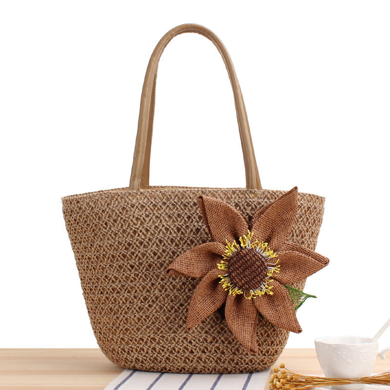 Handtasche mit Blumenapplikation Aus Natürlichem Material Brehn