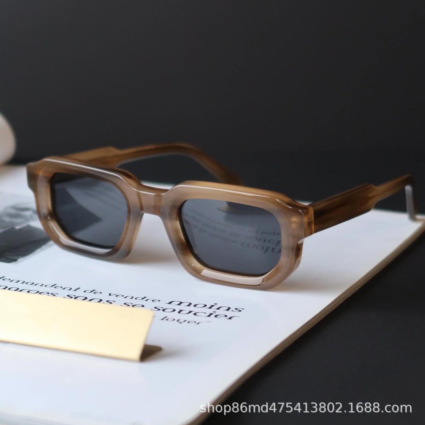 Damen Sonnenbrille im modernen geometrischen Design von Brehn