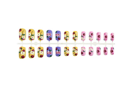 Kunstnagelset mit floralen und fruchtigen Designs Brehn