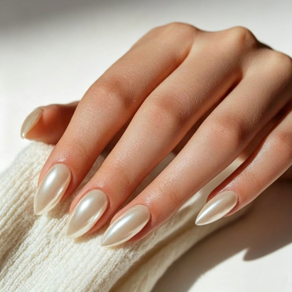 Kunstnägel mit Hochglanz-Finish und Elegantem Design Brehn