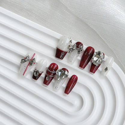 Dekoratives Press-On Nagelkunstset mit Schleifen- und Edelsteindetails