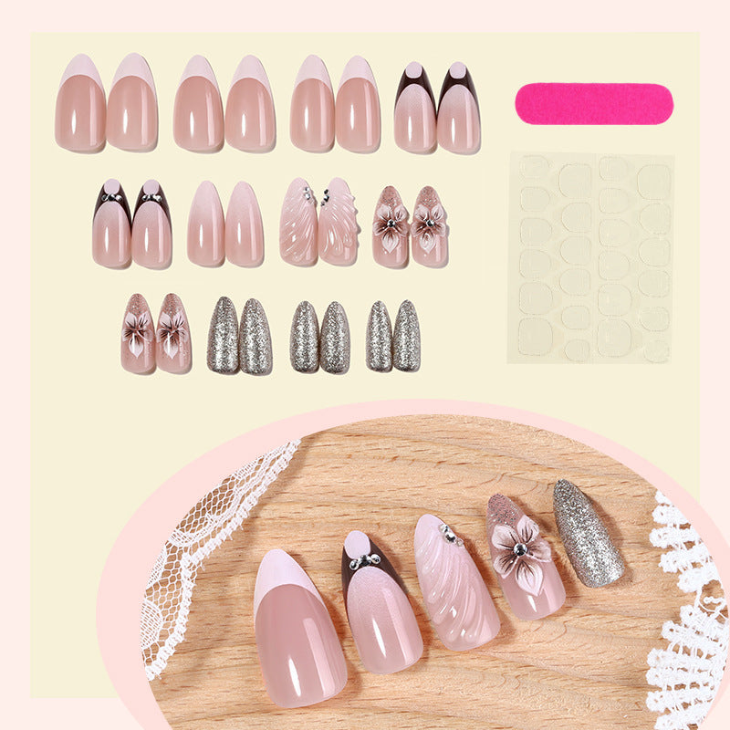 Kunstnagelset mit elegantem Blüten- und Glitzerakzenten Brehn