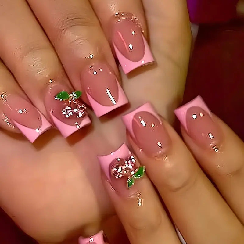 Kunstnagelset mit einzigartigen floralen Akzenten Brehn