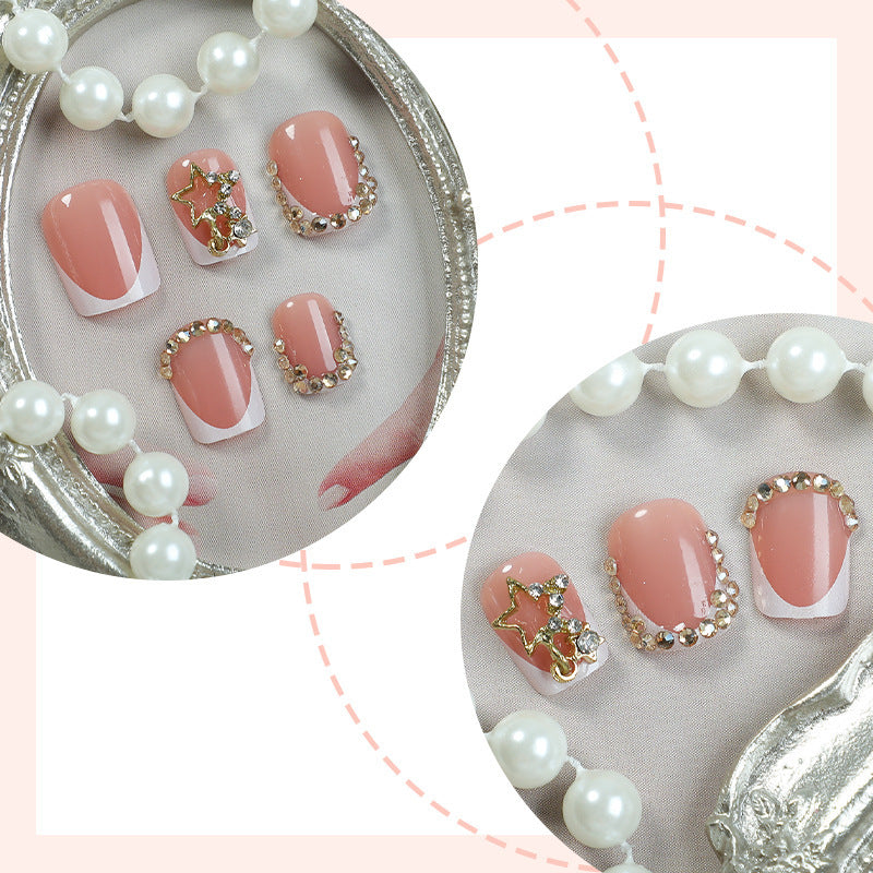 Kunstnagelset mit luxuriösen Glitzer- und Floralverzierungen Brehn