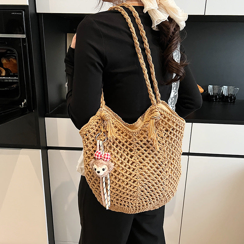 Geflochtene Strohtasche für den Strand