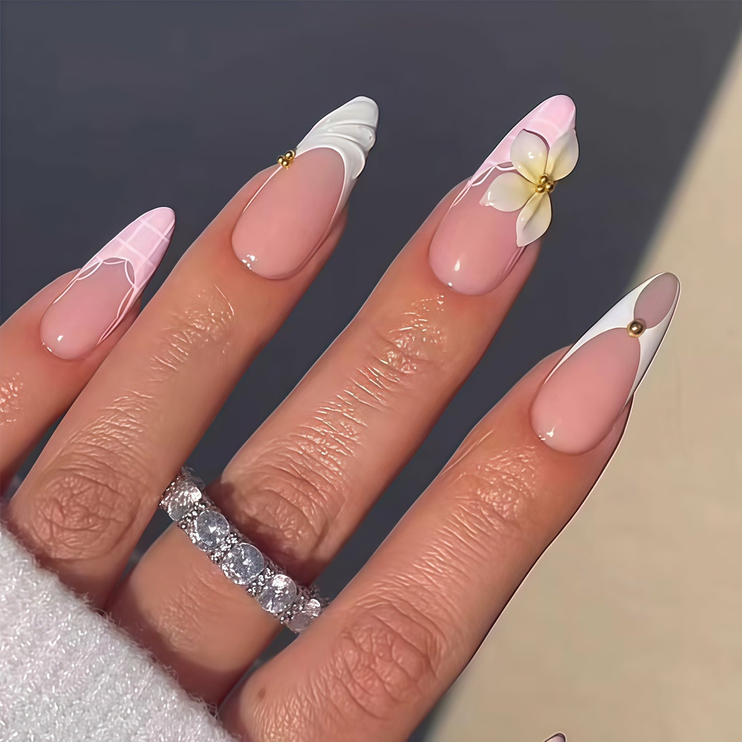 Elegante Blumen Design Nagelverlängerungen Brehn