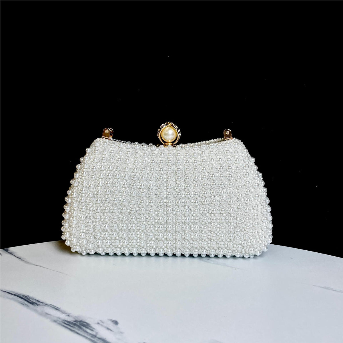 Perlenbesetzte Abendhandtasche