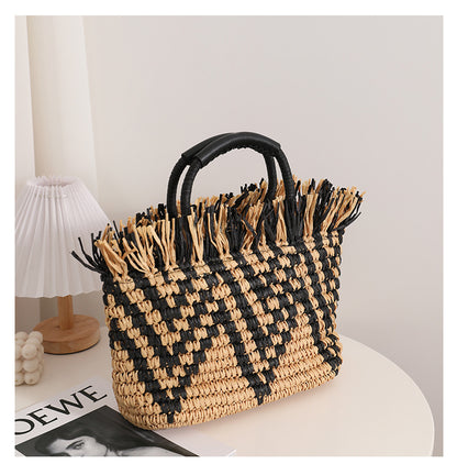 Stilvolle Basttasche mit Auffälligem Muster Brehn