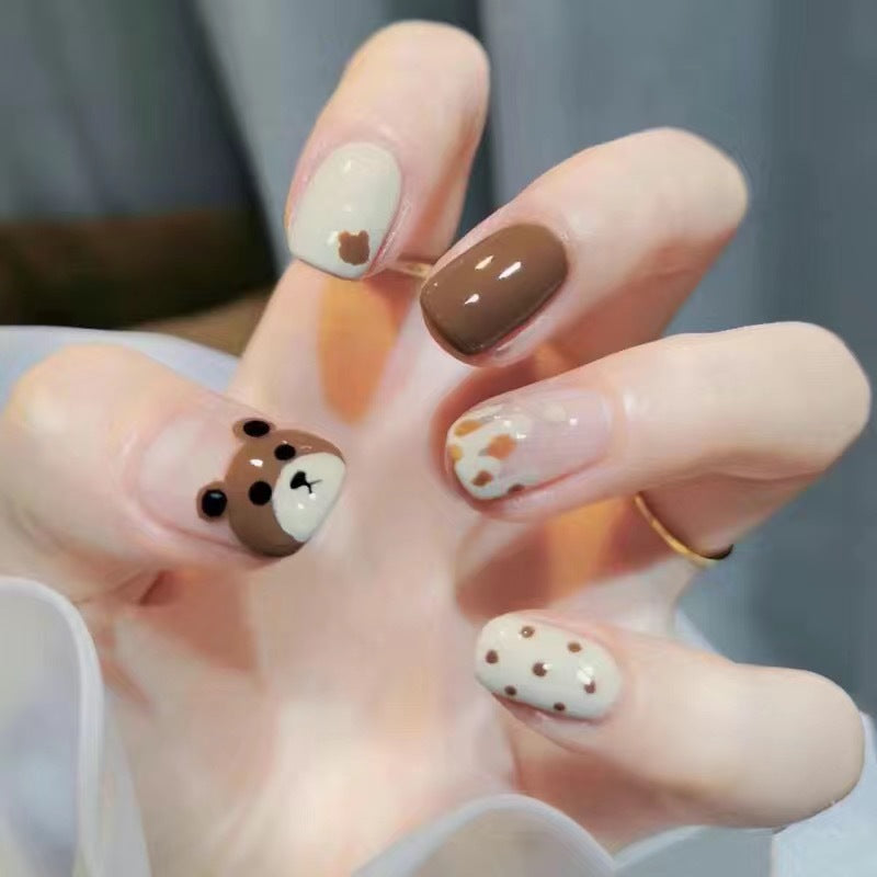Kreative Nagelkunst mit Bärenmotiven Brehn