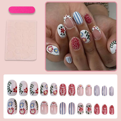 Kunstnagelset mit floralen und grafischen Mustern Brehn