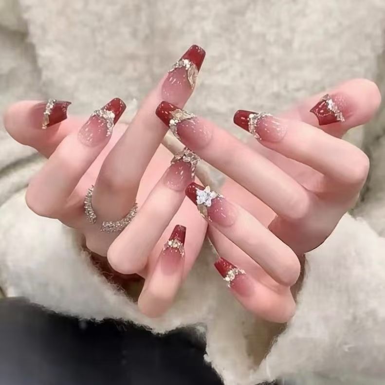 Kunstvolle Nagelspitzen Design Brehn