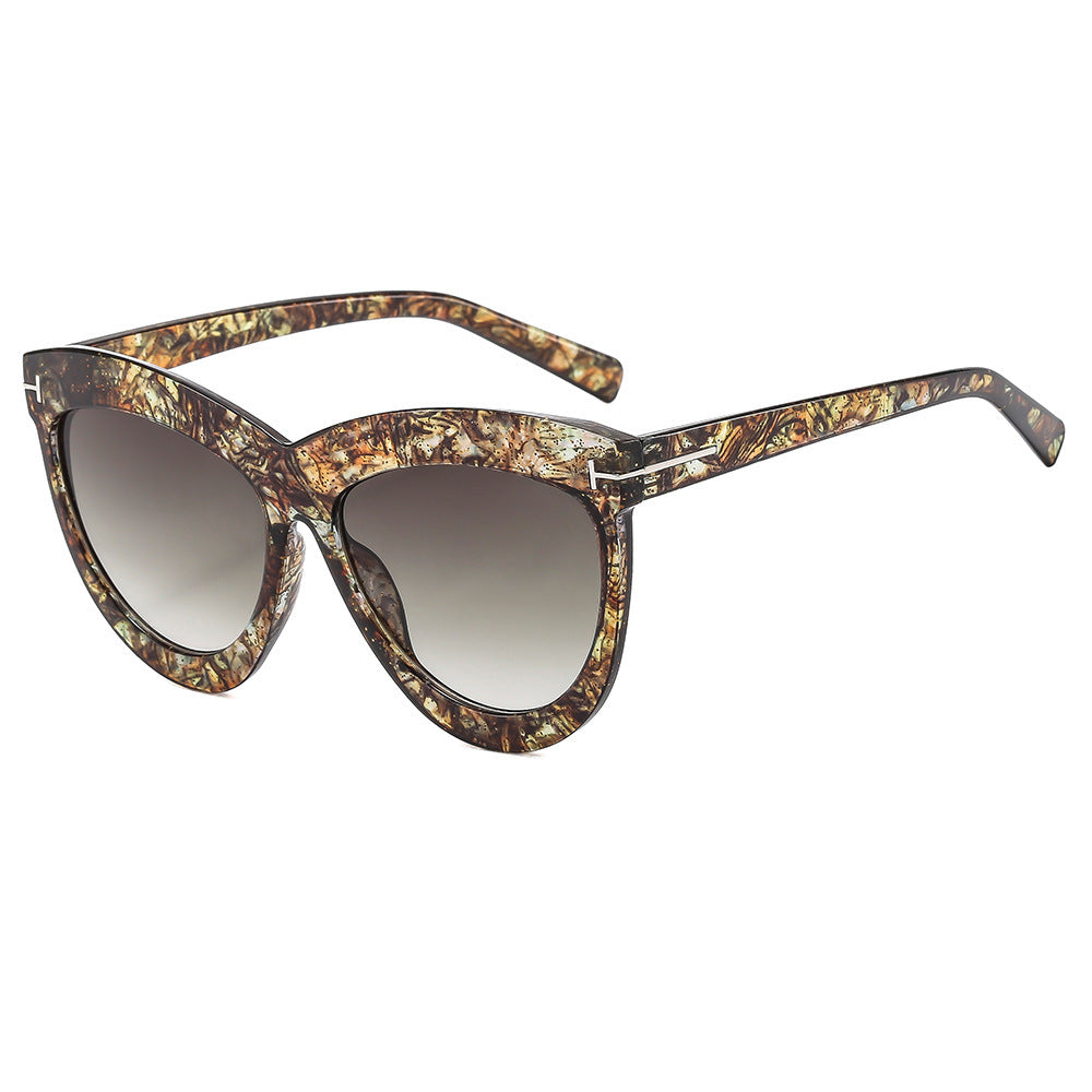 Stilvolle Katzenaugen-Sonnenbrille mit schlanken Metallakzenten Brehn