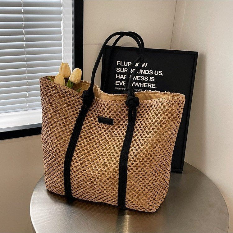 Strandtasche Aus Handgewebtem Naturmaterial mit Robusten Griffen Brehn