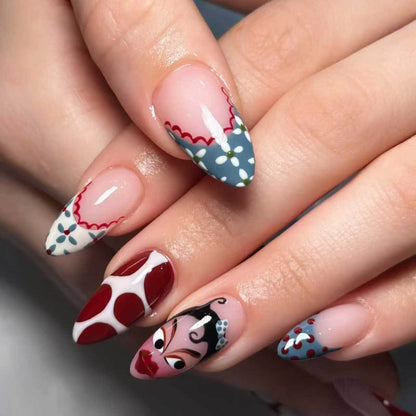 Künstlerisch thematisiertes Nagelkunstset