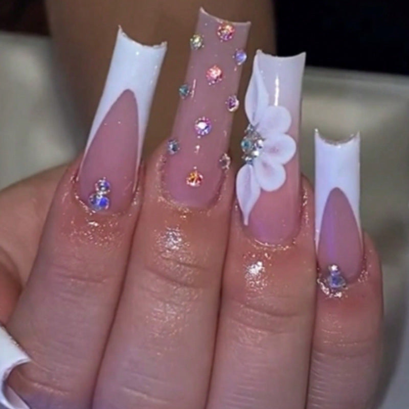 Rhinestone-Verzierte Nail Art