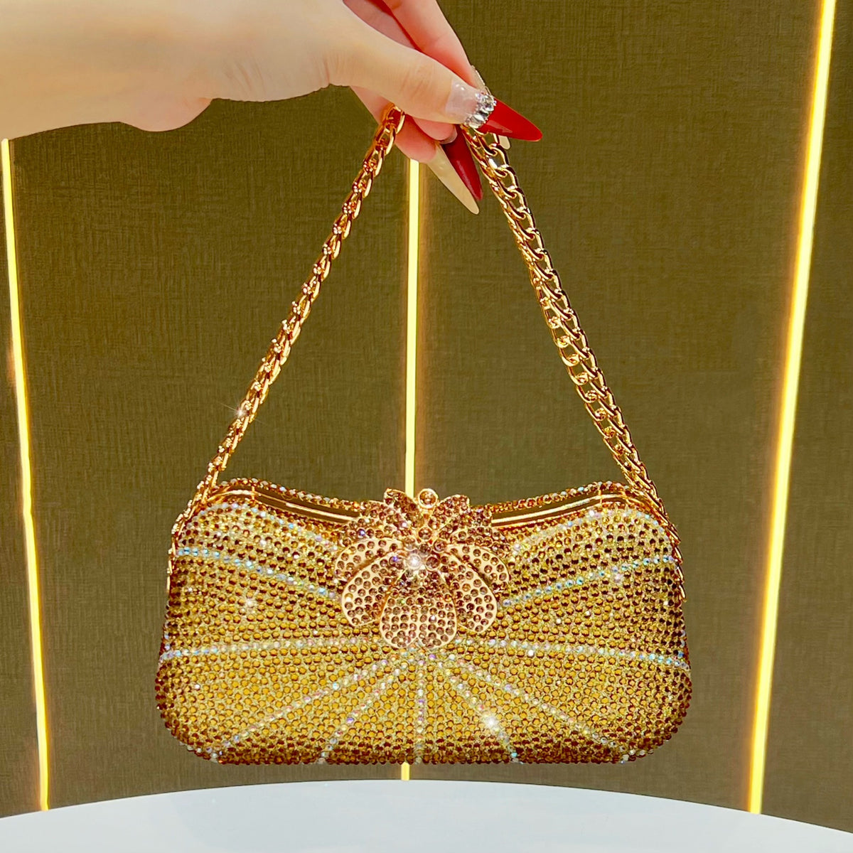 Rhinestone-besetzte Abendtasche