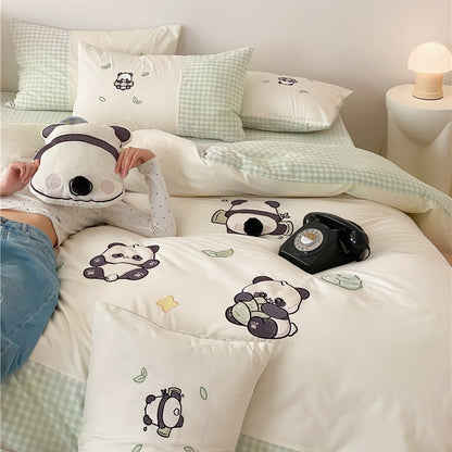 Bettwäsche-Garnitur aus Baumwollsatin mit gestickten Panda-Motiven und Vichykaro-Wendeoption