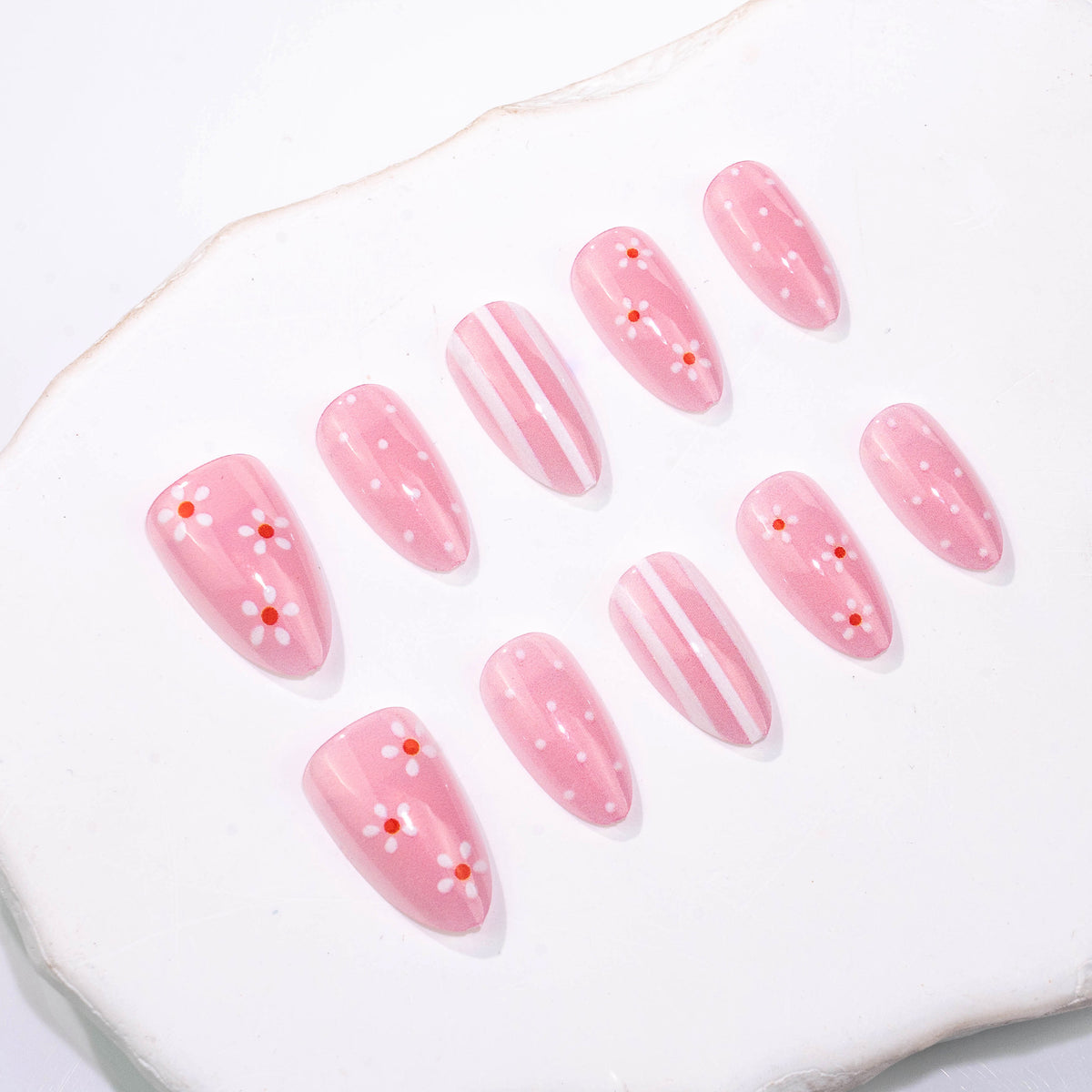Elegantes Blumenmuster Press-On Nagelkunstset Brehn