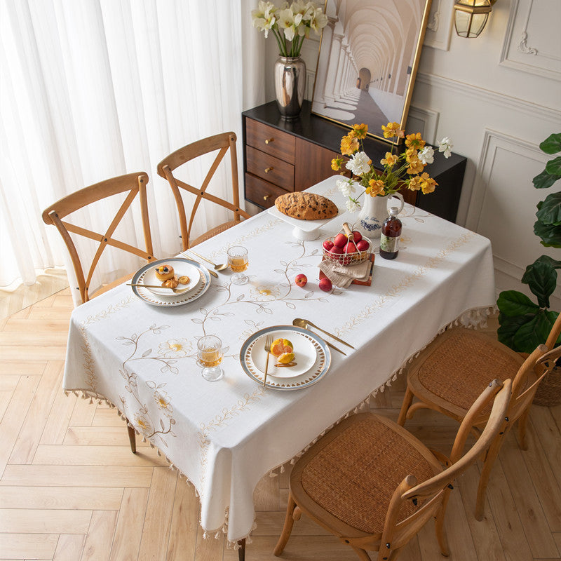 Bestickte Tischdecke