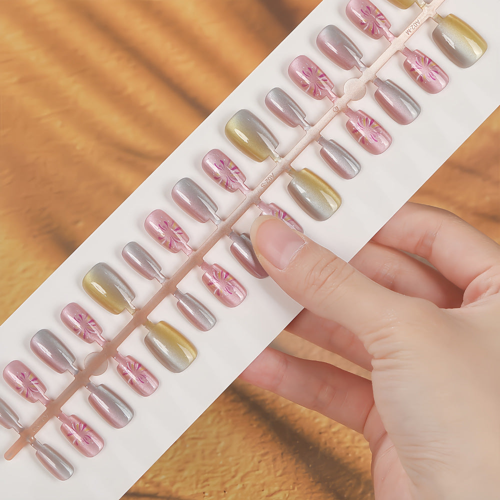 Kunstnägel im modernen Ombre-Design mit floralen Akzenten Brehn
