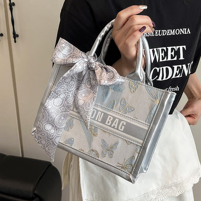 Strukturierte Handtasche mit modischem Band