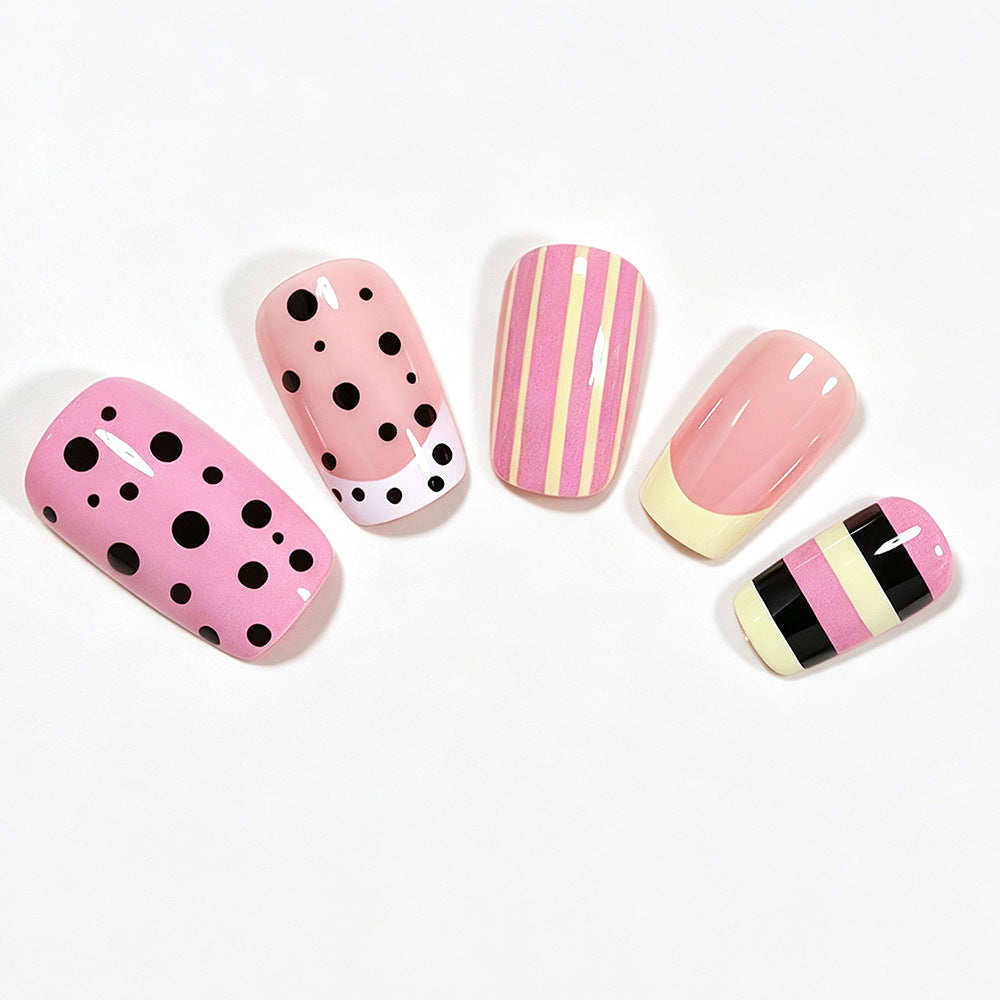 Künstlerische geometrische Nagelkunst-Tipps Brehn