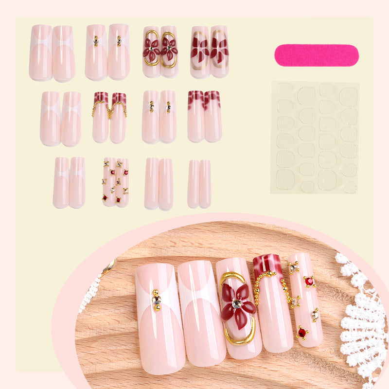 Kreatives Kunstnagelset mit floralen und eleganten Verzierungen Brehn